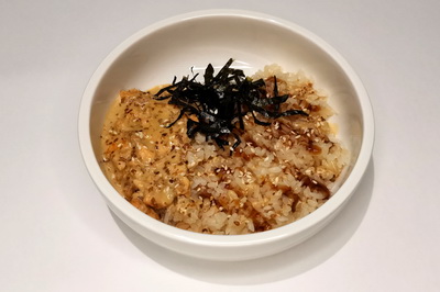 Рис с лососем терияки под ореховым соусом